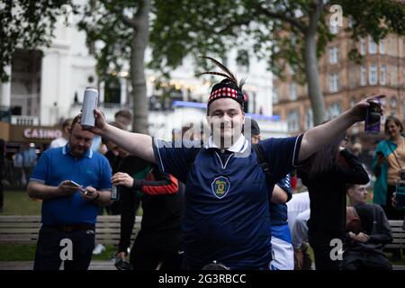 Londres, Royaume-Uni. 17 juin 2021. Un fan de football qui soutient l'Écosse. Credit: Yuen Ching ng/Alay Live News Banque D'Images