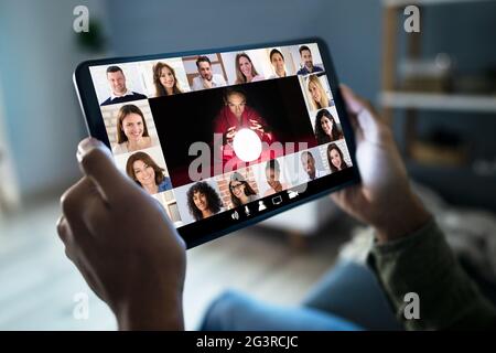 La lecture psychique et la conférence vidéo Fortune Teller Banque D'Images