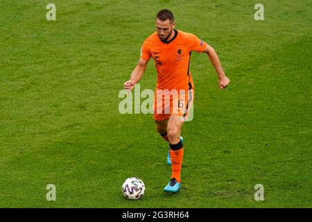 AMSTERDAM, PAYS-BAS - JUIN 17 : Stefan de Vrij des pays-Bas lors du 2020 match de championnat européen de l'UEFA du groupe C entre l'équipe nationale des pays-Bas et l'équipe nationale de l'Autriche à l'arène Johan Cruijff le 17 juin 2021 à Amsterdam, pays-Bas (photo d'Andre Weening/Orange Pictures) crédit : Orange pics BV/Alay Live News Banque D'Images