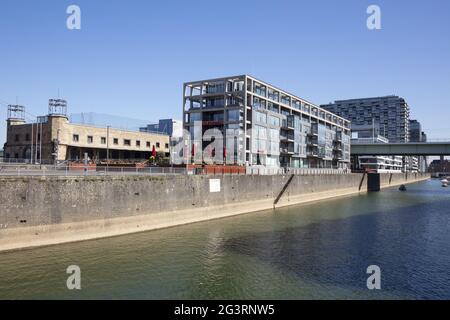 Architecture moderne au port de Rheinau à Cologne Banque D'Images