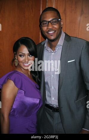 **PHOTO DE FICHIER** Lala Anthony aurait des fichiers pour le divorce de Carmelo Anthony. Lala Vasquez et Carmelo Anthony au Fresh Air Fund de 2011 saluent American Heroes au Pier Sixty à Chelsea Piers à New York. 2 juin 2011. Crédit : Dennis Van Tine/MediaPunch Banque D'Images