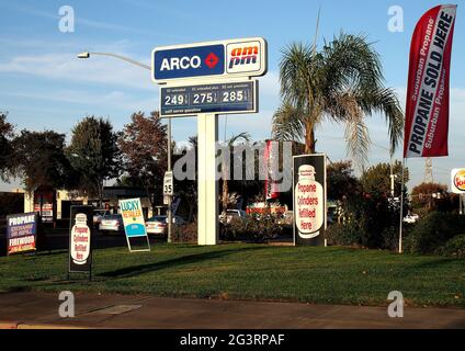 Station-service Arco en Californie Banque D'Images