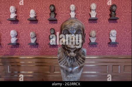 Franz Xaver Messerschmidt bustes au Palais du belvédère supérieur, Vienne, Autriche Banque D'Images
