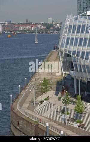 HafenCity Unilever Headquarter et Marco Polo Tower appartements résidentiels, situés près de la rivière Elbe dans le port de Hambourg à Banque D'Images