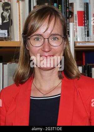 L'avocat et homme politique allemand Eva von Angern parti Die Linke le 27 octobre 2020 à Magdeburg Banque D'Images
