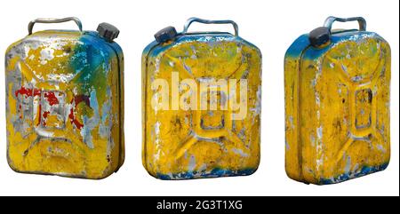 Un ancien réservoir de gaz en métal. Objet isolé sur fond blanc Banque D'Images