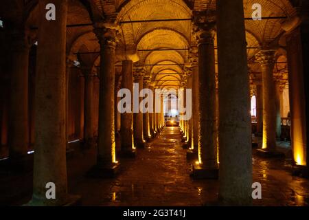 Citerne Basilique souterraine Yerebatan Sarnici à Istanbul, Turquie. Réservoir souterrain d'Istanbul. Exposition à la basilique d'Istan Banque D'Images