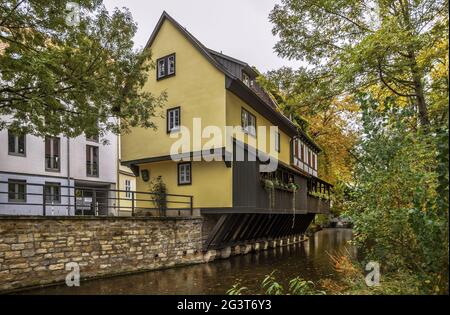 Une maison sur la rivière dans la ville d'Erfurt Banque D'Images