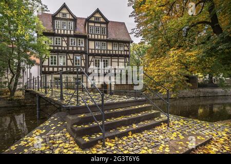 Le pont en face de la maison à colombages de la ville d'Erfurt Banque D'Images