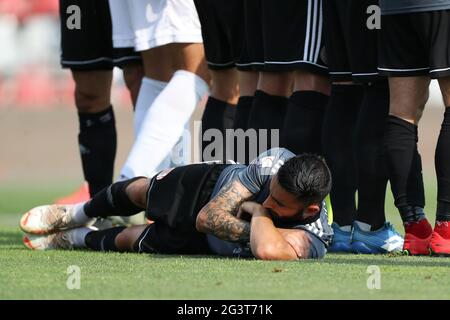 Alessandria, Italie. 17 juin 2021. Riccardo Chiarello des Etats-Unis Alessandria joue le rôle de crocodile dans le mur d'Alessandria des Etats-Unis pour défendre un coup de pied gratuit de Padoue Calcio pendant le match de Serie C au Stadio Giuseppe Moccagatta - Alessandria, Turin. Crédit photo à lire: Jonathan Moscrop/Sportimage crédit: Sportimage/Alay Live News Banque D'Images