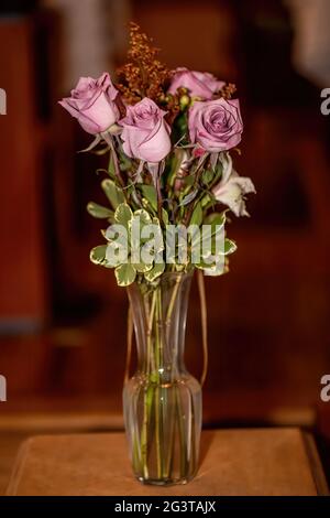 Bouquet de roses de lavande dans un vase en verre. Banque D'Images