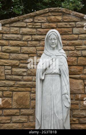 Statue de Sainte Vierge Marie et lieu de prière près de la ville de Killybegs en Irlande Banque D'Images