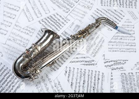 Notes et saxophone Banque D'Images