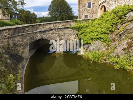 Le pont au-dessus du fossé du château de Lauenstein jusqu'à la porte intérieure du château central Banque D'Images