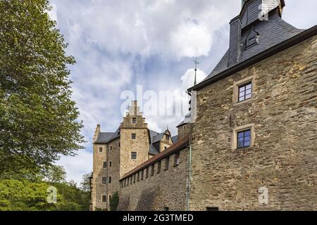 Les murs massifs du château de Lauenstein avec des parties de la tour de la porte, du bâtiment Thüna et de la batterie Banque D'Images