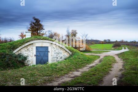 Cave à vin du Burgenland Autriche et temps orageux Banque D'Images