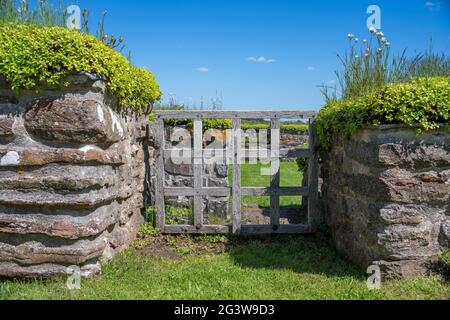 Ancienne entrée en bois à Stonewall ou à la structure en ruine Banque D'Images