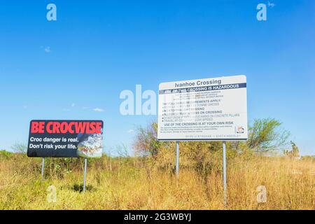 Signez un avertissement de danger de crocodile à Ivanhoé Crossing, Australie occidentale, Australie occidentale, Australie occidentale Banque D'Images