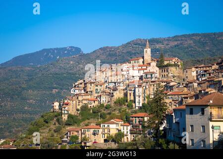 Apricale - ancien village italien de la Ligurie Banque D'Images