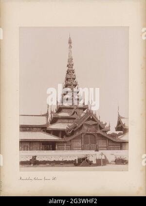 Palais de Mandalay vu du sud-est; Mandalay Palace de S.E .. Fait partie de l'album de voyage avec des photos de sites touristiques en Birmanie. Banque D'Images