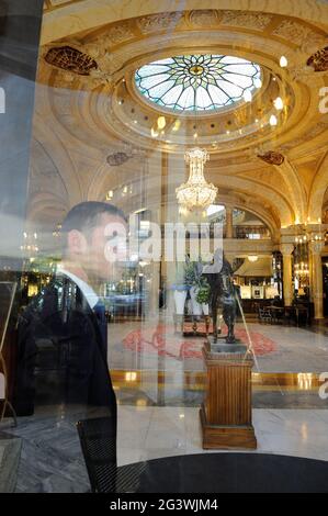 FRANCE. MONACO ET MONTE-CARLO, HÔTEL DE PARIS ET RESTAURANT LOUIS XV D'ALAIN DUCASSE, ENTRÉE Banque D'Images