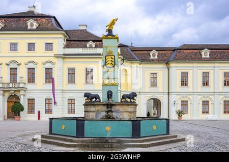 Cour intérieure avec fontaine, Palais résidentiel baroque de Ludwigsburg, Bade-Wurtemberg, Allemagne. Banque D'Images