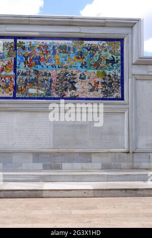 Mur de marbre Picturer des histoires de mythologie turque au parc Dede Korkut Eskisehir-Turquie Banque D'Images