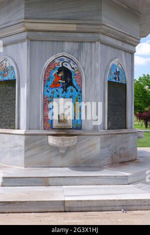 Mur de marbre Picturer des histoires de mythologie turque au parc Dede Korkut Eskisehir-Turquie Banque D'Images