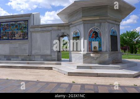 Mur de marbre Picturer des histoires de mythologie turque au parc Dede Korkut Eskisehir-Turquie Banque D'Images