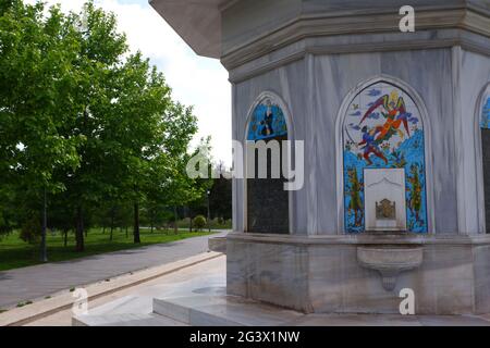 Mur de marbre Picturer des histoires de mythologie turque au parc Dede Korkut Eskisehir-Turquie Banque D'Images