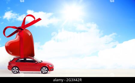 Voiture rétro miniature pour la Saint-Valentin Banque D'Images