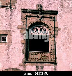 VENTANA DE LA CASA DOS COIMBRAS. EMPLACEMENT: CAPELA Y CASA DOS COIMBRAS. BRAGA. PORTUGAL. Banque D'Images