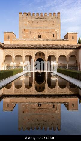 Le patio d'Arrayanes dans le Palais des Nazaries dans l'Alhambra à Grenade Banque D'Images