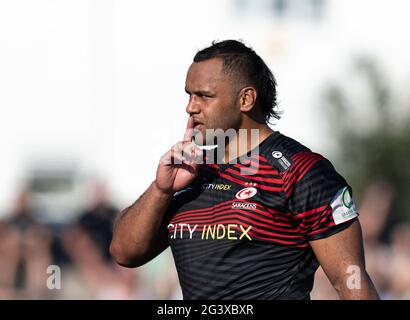 Billy Vunipola, de Saracens, réagit aux supporters lors du championnat Greene King IPA 2020, première étape du match final entre Ealing Trailfinders et Saracens au Castle Bar, West Ealing, en Angleterre, le 13 juin 2021. Photo d'Andy Rowland. Crédit : Prime Media Images/Alamy Live News Banque D'Images