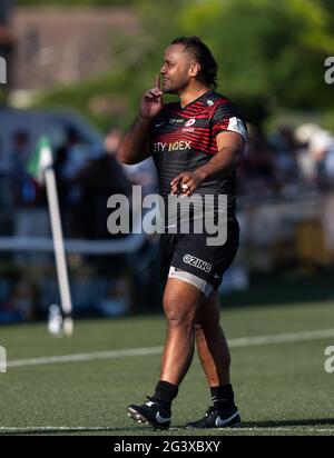 Billy Vunipola de Saracens réaction aux supporters lors du championnat Greene King IPA 2020 première partie de la jambe après le match final entre Ealing Trailfinders et Saracens au Castle Bar, West Ealing, Angleterre, le 13 juin 2021. Photo d'Andy Rowland. Crédit : Prime Media Images/Alamy Live News Banque D'Images