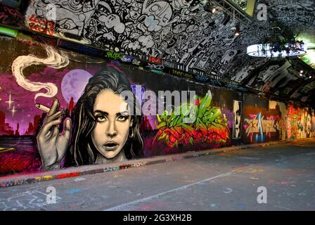 Leake Street tunnel graffiti art, Londres Royaume-Uni. Banque D'Images