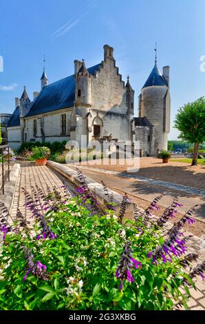 Loches (centre-ouest de la France) : la ville royale de Loches, un complexe de patrimoine, classé monuments historiques (non disponible pour carte postale produ Banque D'Images