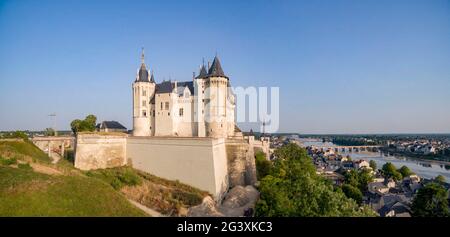 Saumur (nord-ouest de la France) : le château et les rives de la Loire. La vallée de la Loire est inscrite au patrimoine mondial de l'UNESCO, Living cul Banque D'Images