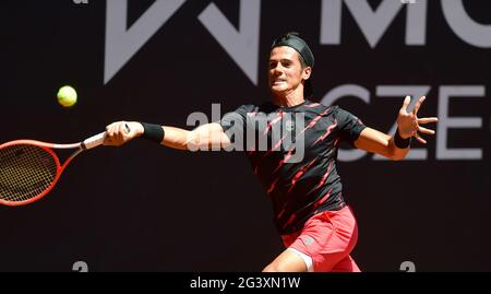 Prostejov, République tchèque. 18 juin 2021. Federico Coria (Argentine) participe au tournoi de tennis Moneta Czech Open - ATP Challenger Tour, semi-fin, le 18 juin 2021, à Prostejov, République tchèque. Crédit : Ludek Perina/CTK photo/Alay Live News Banque D'Images