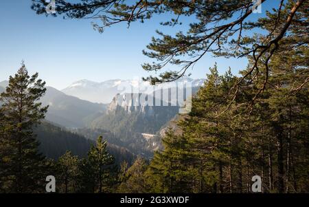 Vue historique du chemin de fer semmering construit par carl ghega avec les montagnes du charbon Banque D'Images