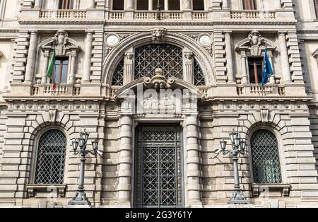 Palerme, Sicile, Italie - 17 octobre 2017 : la façade de la banque historique de l'Italie à Palerme. Banque D'Images