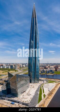 Russie, Saint-Pétersbourg, 26 mai 2020 : image panoramique aérienne du centre de Lakhta à l'heure du jour, c'est le plus haut gratte-ciel Banque D'Images