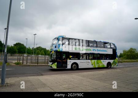 Bus à impériale électrique à Trumpington Park et Ride Cambridge au Royaume-Uni. Juin 2021 Banque D'Images