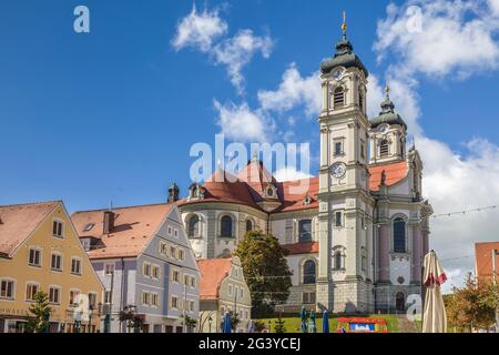 Place du marché et basilique Saint-Alexandre et Saint-Theodor à Ottobeuren, Unterallgäu, Allgäu, Bavière, Allemagne Banque D'Images