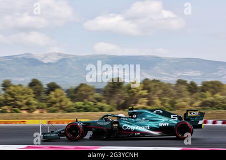 Le Castellet, France. 18 juin 2021. Sebastian Vettel (GER) Aston Martin F1 Team AMR21 avec capteur sur aile avant. 18.06.2021. Championnat du monde de Formule 1, Rd 7, Grand Prix de France, Paul Ricard, France, Journée d'entraînement. Le crédit photo doit être lu : images XPB/Press Association. Crédit : XPB Images Ltd/Alamy Live News Banque D'Images