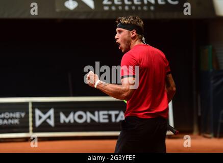 Prostejov, République tchèque. 18 juin 2021. Alex Molcan (Slovaquie) participe au tournoi de tennis Moneta Czech Open - ATP Challenger Tour, semi-fin, le 18 juin 2021, à Prostejov, République tchèque. Crédit : Ludek Perina/CTK photo/Alay Live News Banque D'Images