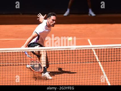 Prostejov, République tchèque. 18 juin 2021. Gianluca Mager (Italie) participe au tournoi de tennis Moneta Czech Open - ATP Challenger Tour, semi-fin, le 18 juin 2021, à Prostejov, République tchèque. Crédit : Ludek Perina/CTK photo/Alay Live News Banque D'Images