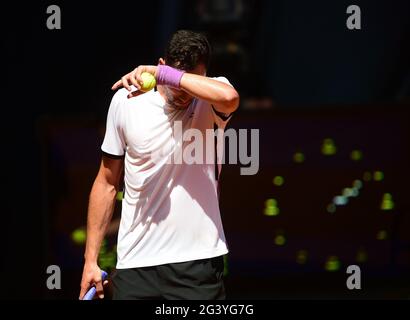 Prostejov, République tchèque. 18 juin 2021. Gianluca Mager (Italie) participe au tournoi de tennis Moneta Czech Open - ATP Challenger Tour, semi-fin, le 18 juin 2021, à Prostejov, République tchèque. Crédit : Ludek Perina/CTK photo/Alay Live News Banque D'Images