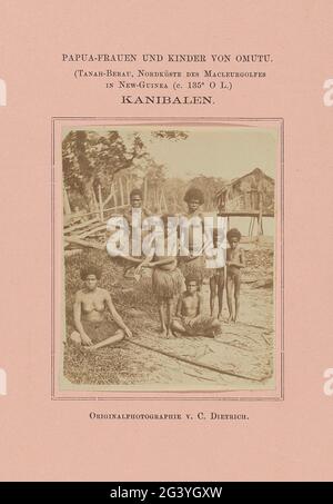 Papua-Frauen und Kinder Von Omutu (...) Cannibales. Portrait des femmes et des enfants de Papouasie d'Omutu, Tanah-Berau, sur la côte nord du maclurgol en Nouvelle-Guinée. Banque D'Images