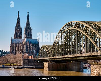 Vue sur la cathédrale de Cologne depuis l'est, Cologne, Rhénanie-du-Nord-Westphalie, Allemagne Banque D'Images